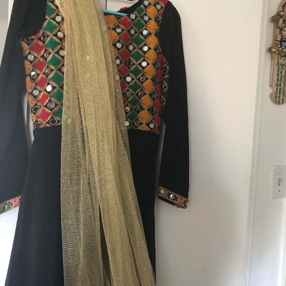 Pakistani Formal Frock With Net Dupta - image 5